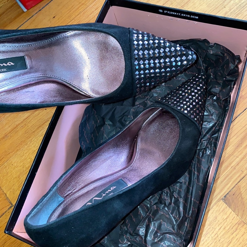 Pointed heels with rhinestones